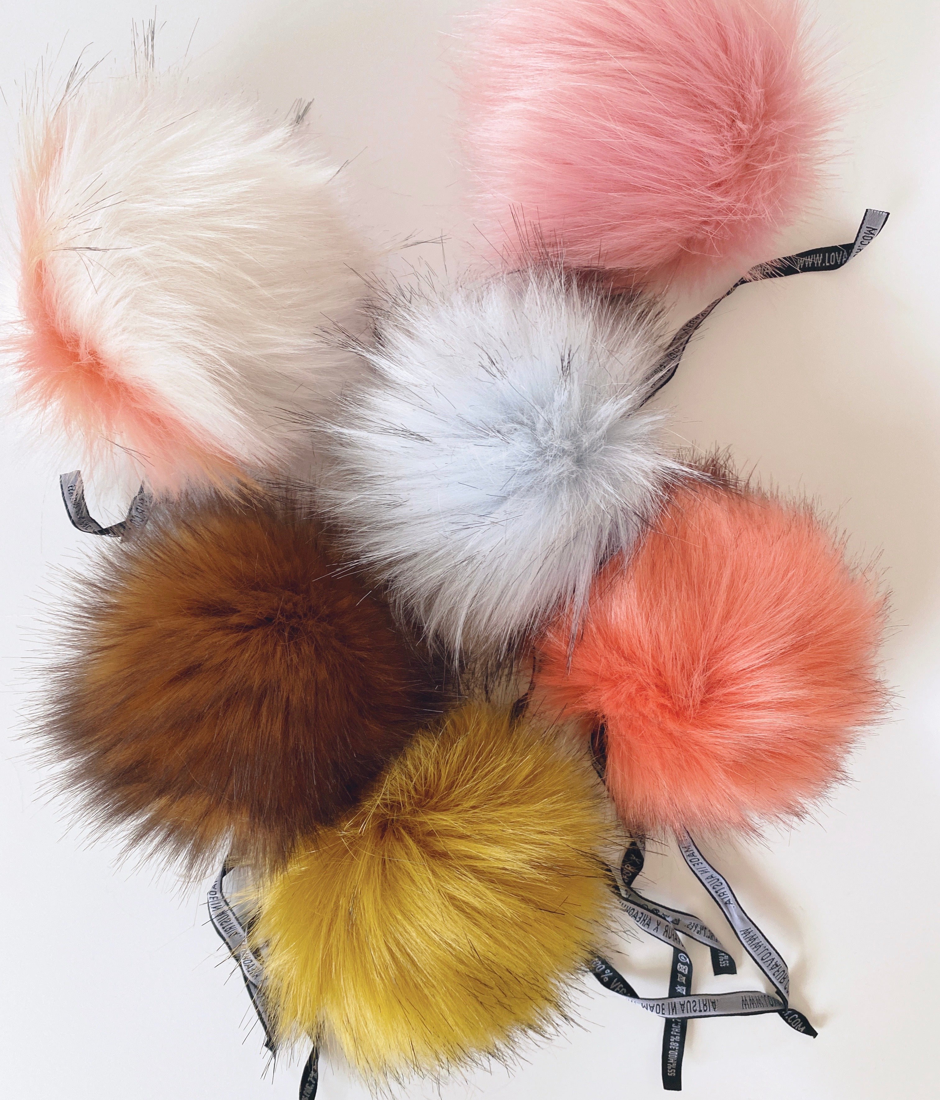 Faux Fur PomPom by LovaFur – The Yarn Club, Inc