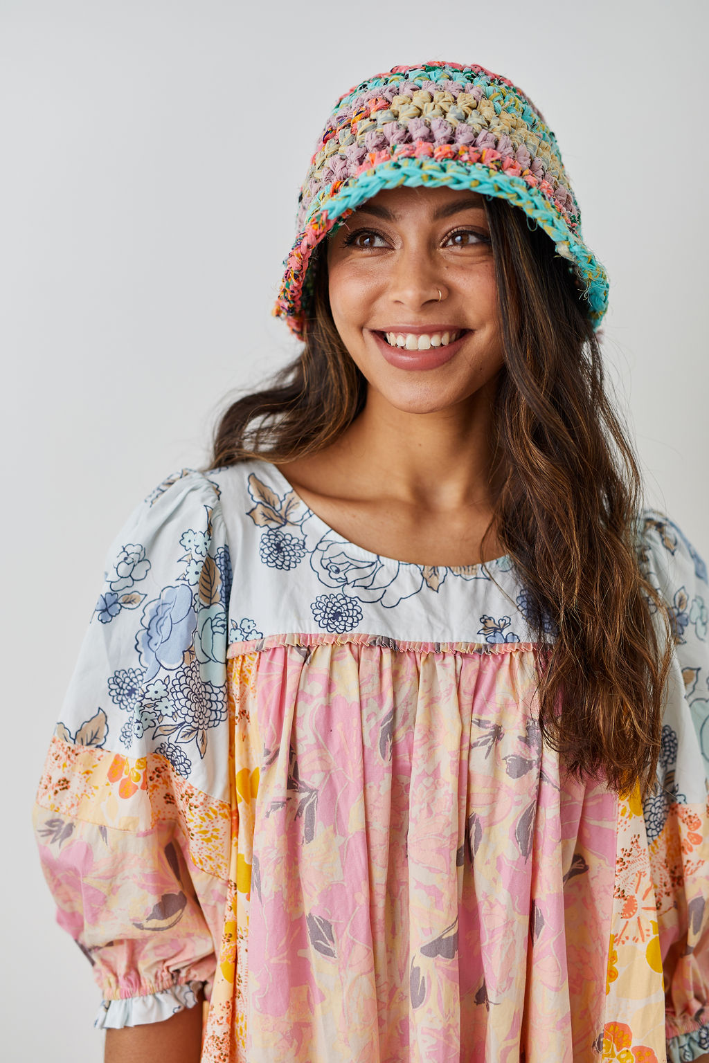 ★2025SS新作★WKNDRS★FLORAL KNIT BUCKET HAT FLORAL KNIT BUCKET HAT | WKNDRS 공식몰