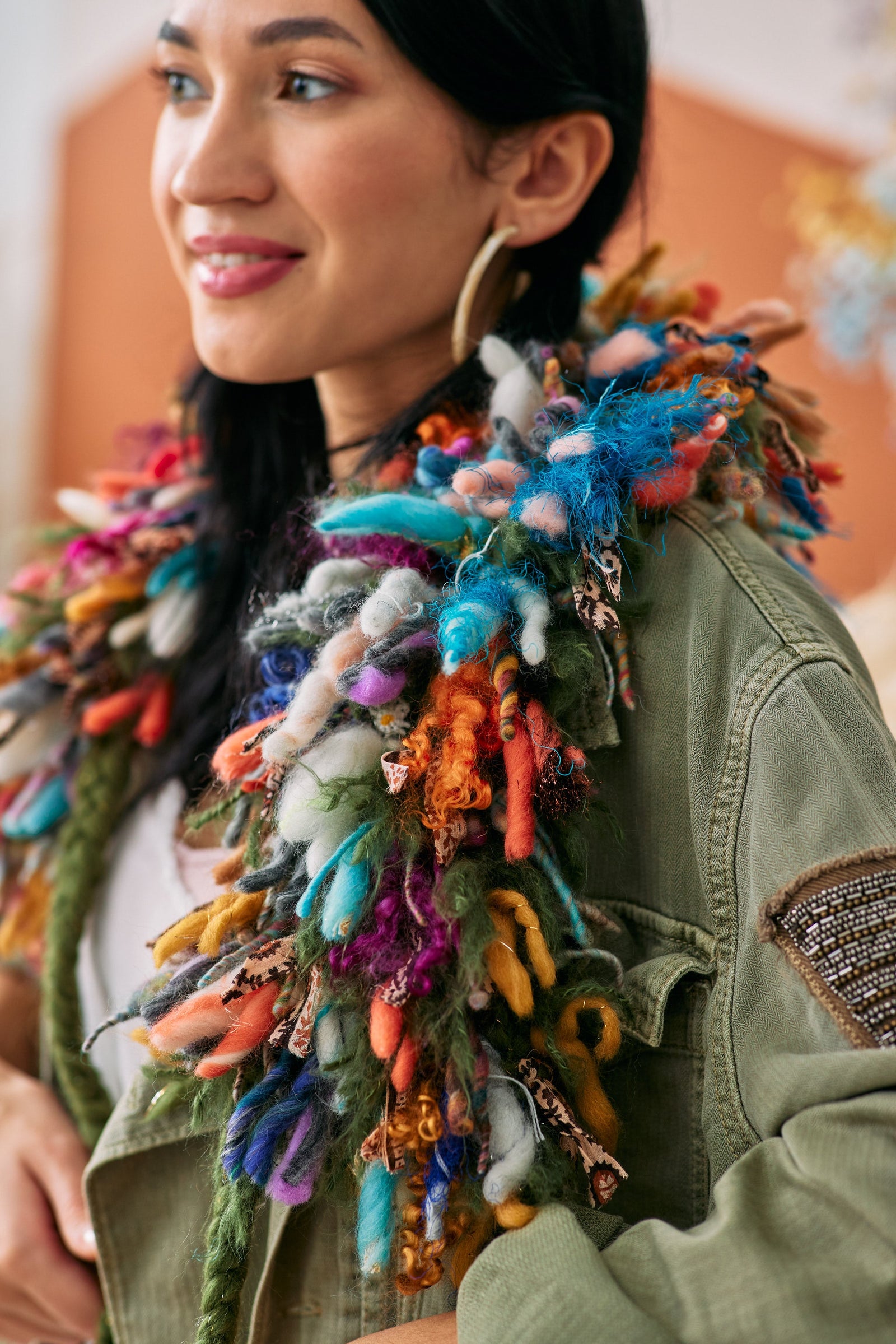 Sideview of the model wearing the collar
