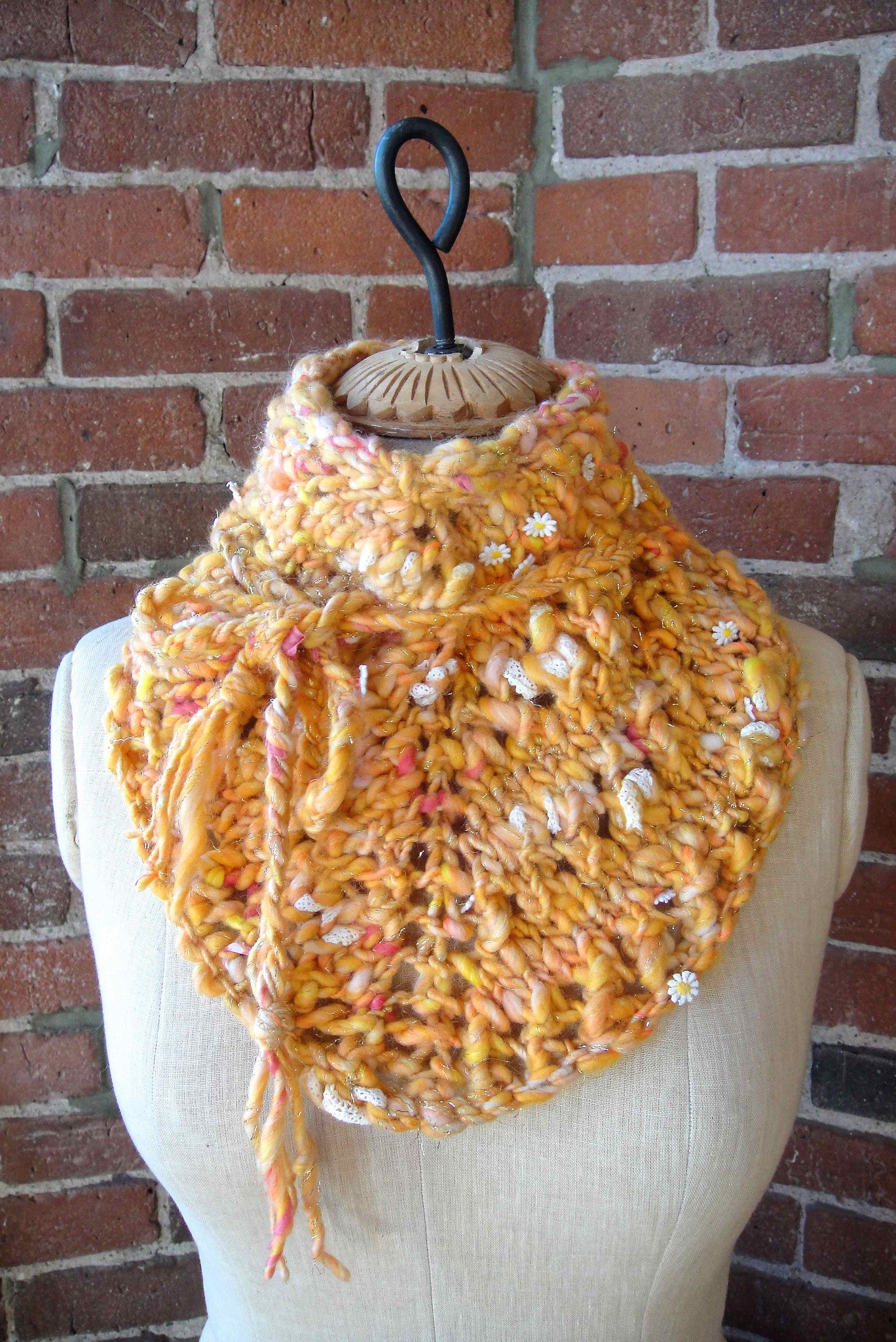 Daisy Chain Bandana Cowl Pattern